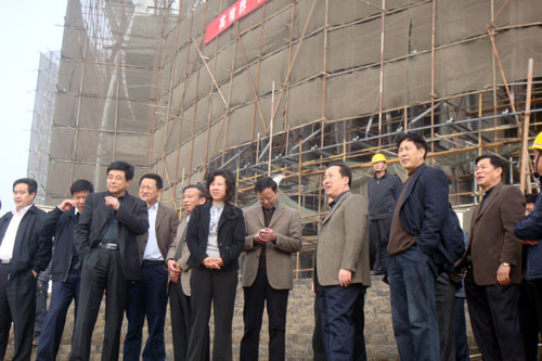 市政府常务副市长王浩到菏泽大剧院工地现场调度