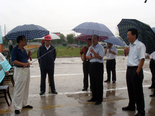 省建设厅副厅长张俊乾到菏泽大剧院工地视察